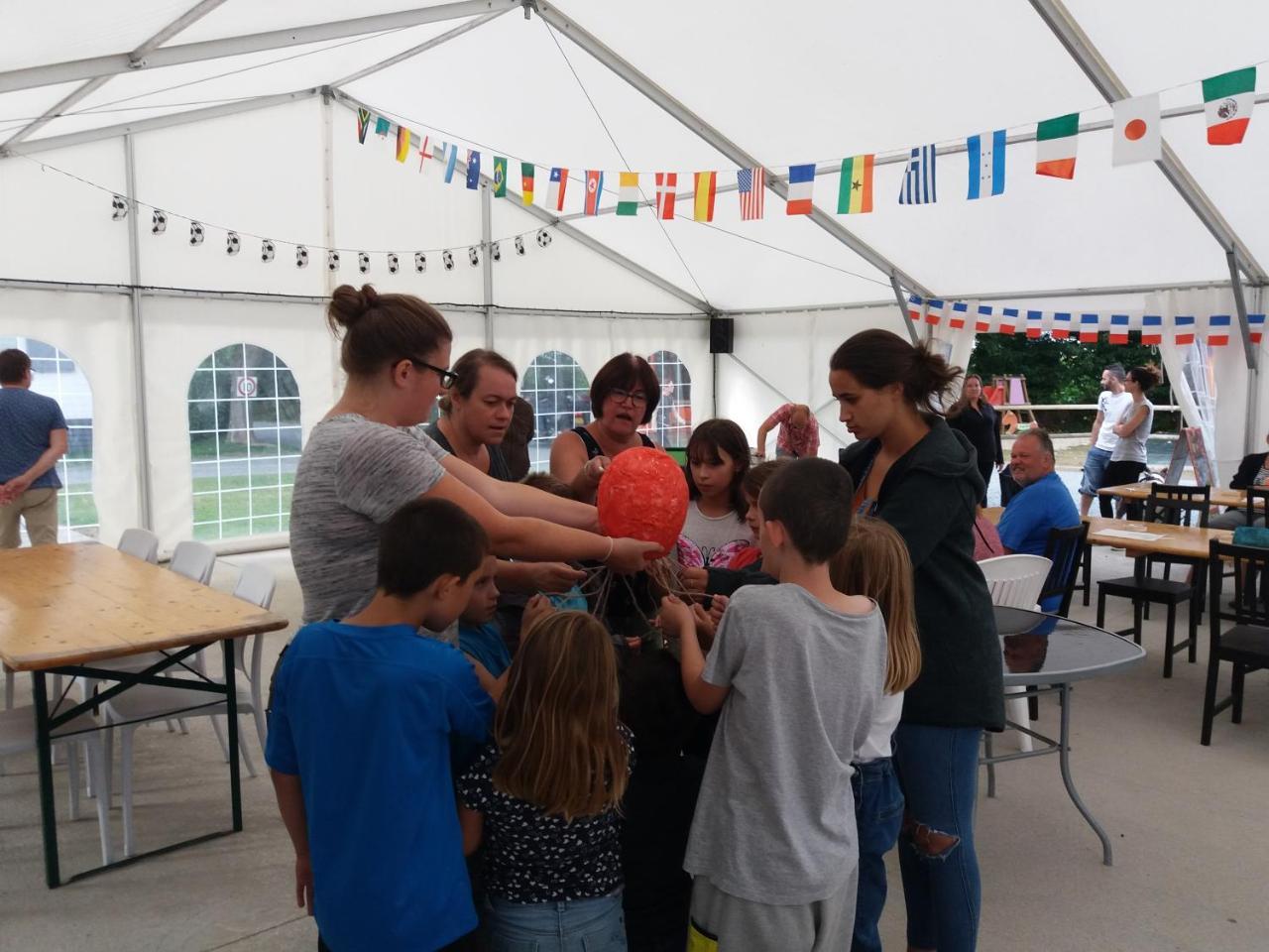 Camping Le Clos De Balleroy Exterior foto